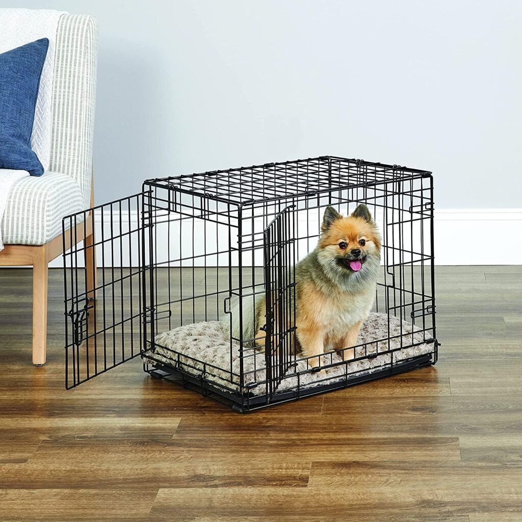 New World Newly Enhanced Single New World Dog Crate, Includes Leak-Proof Pan, Floor Protecting Feet,  New Patented Features, 36 Inch